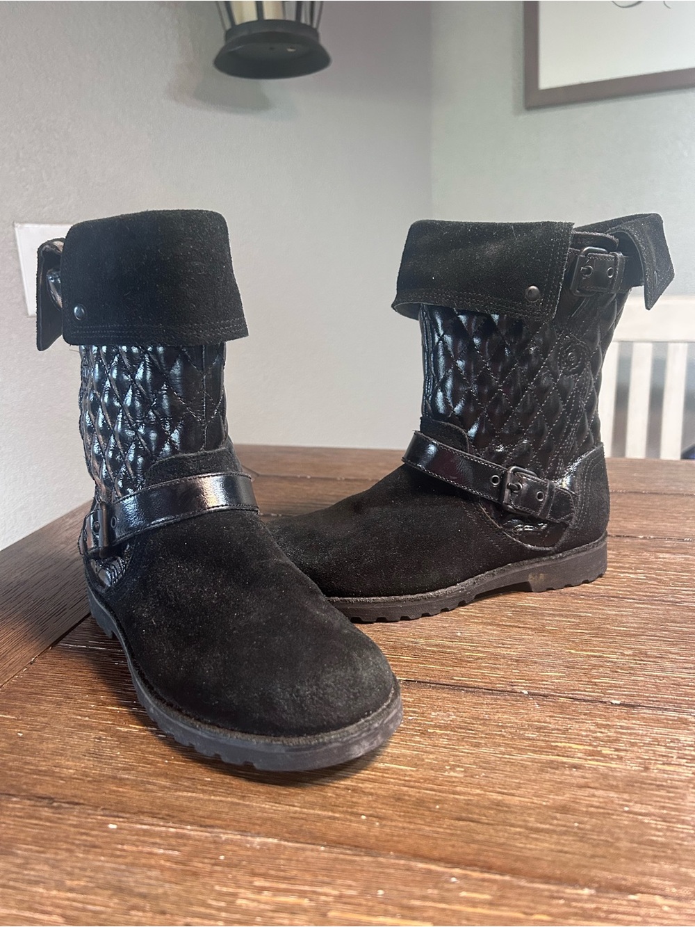 UGG Corri Quilted Patent leather boots size 3 little girl